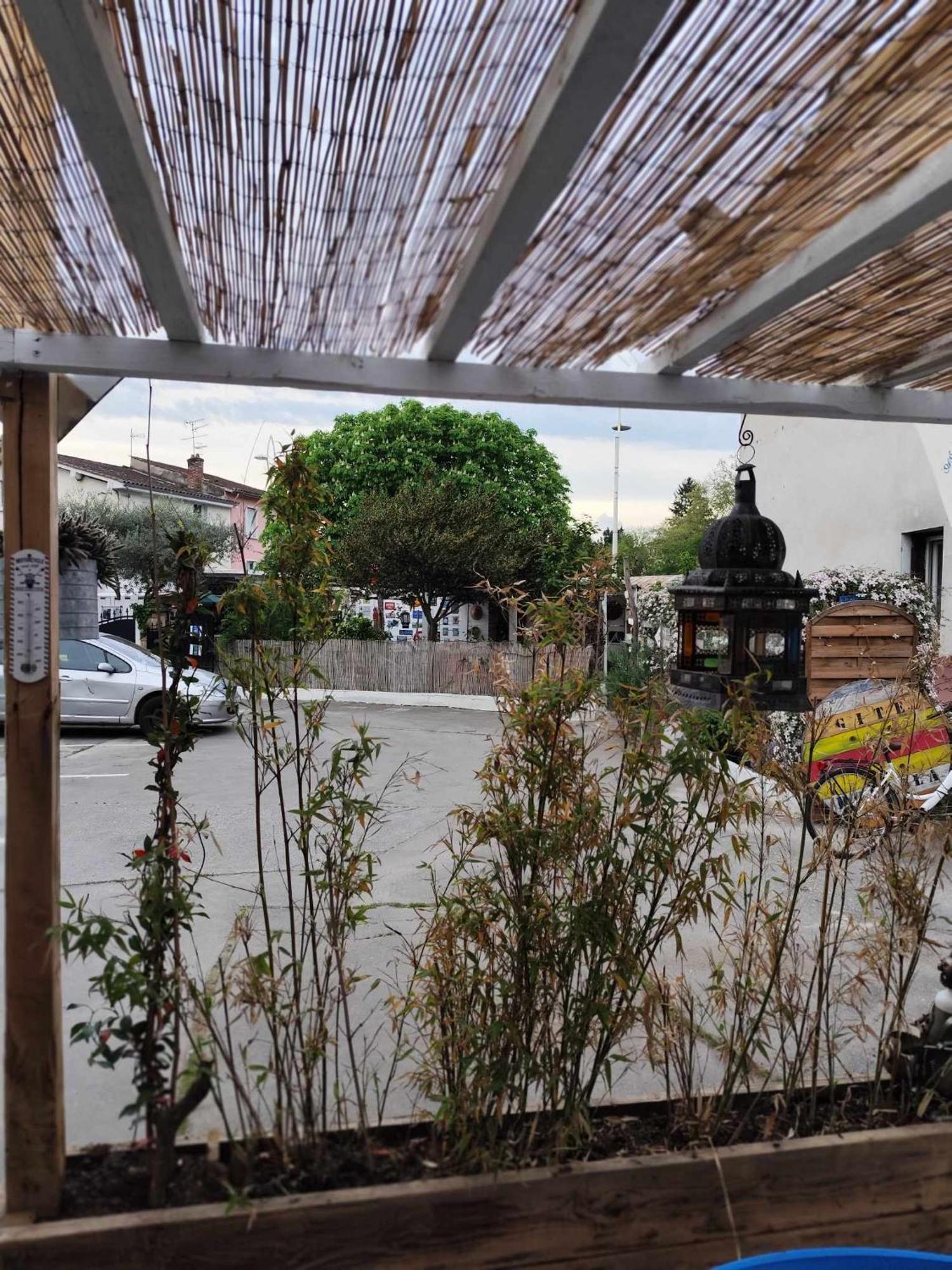 Pont-Eveque Houlala - Relais D'Etape - Chambres D'Hotes מראה חיצוני תמונה