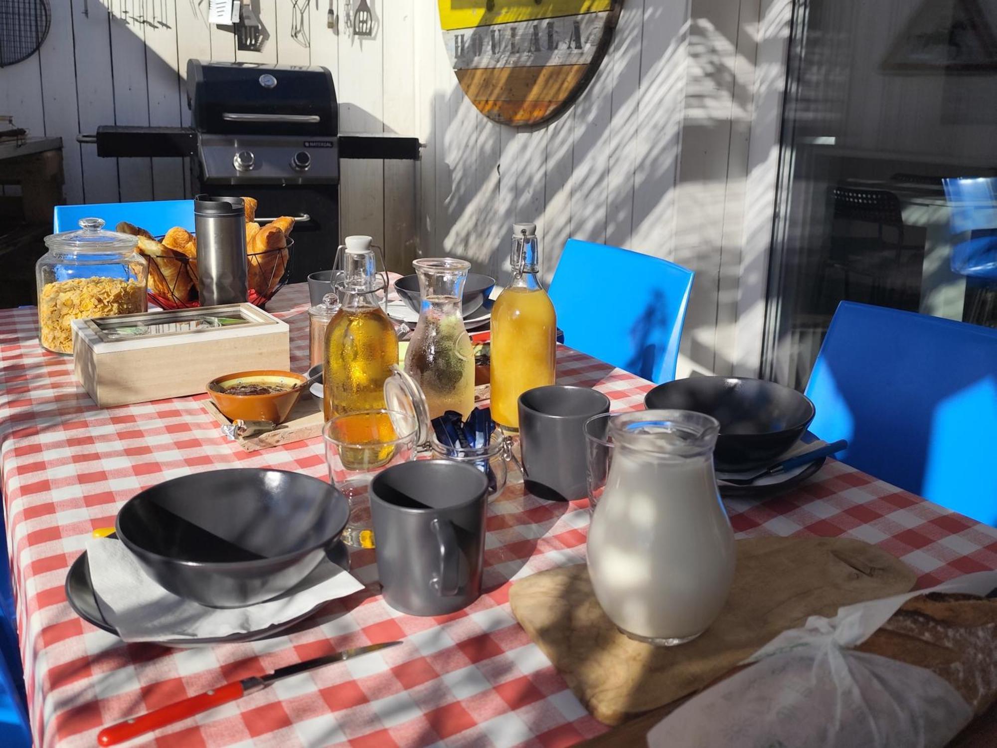 Pont-Eveque Houlala - Relais D'Etape - Chambres D'Hotes מראה חיצוני תמונה