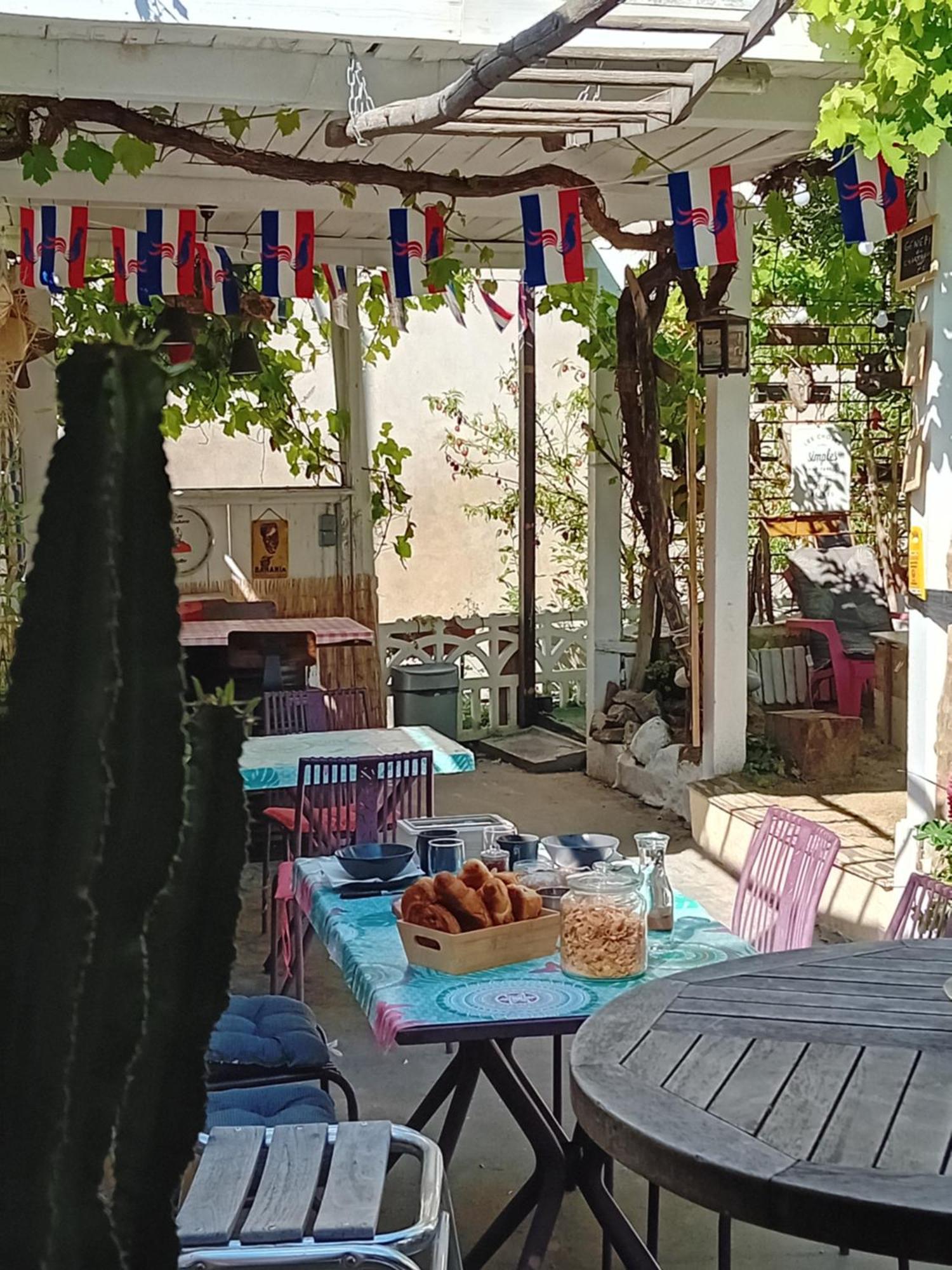 Pont-Eveque Houlala - Relais D'Etape - Chambres D'Hotes מראה חיצוני תמונה