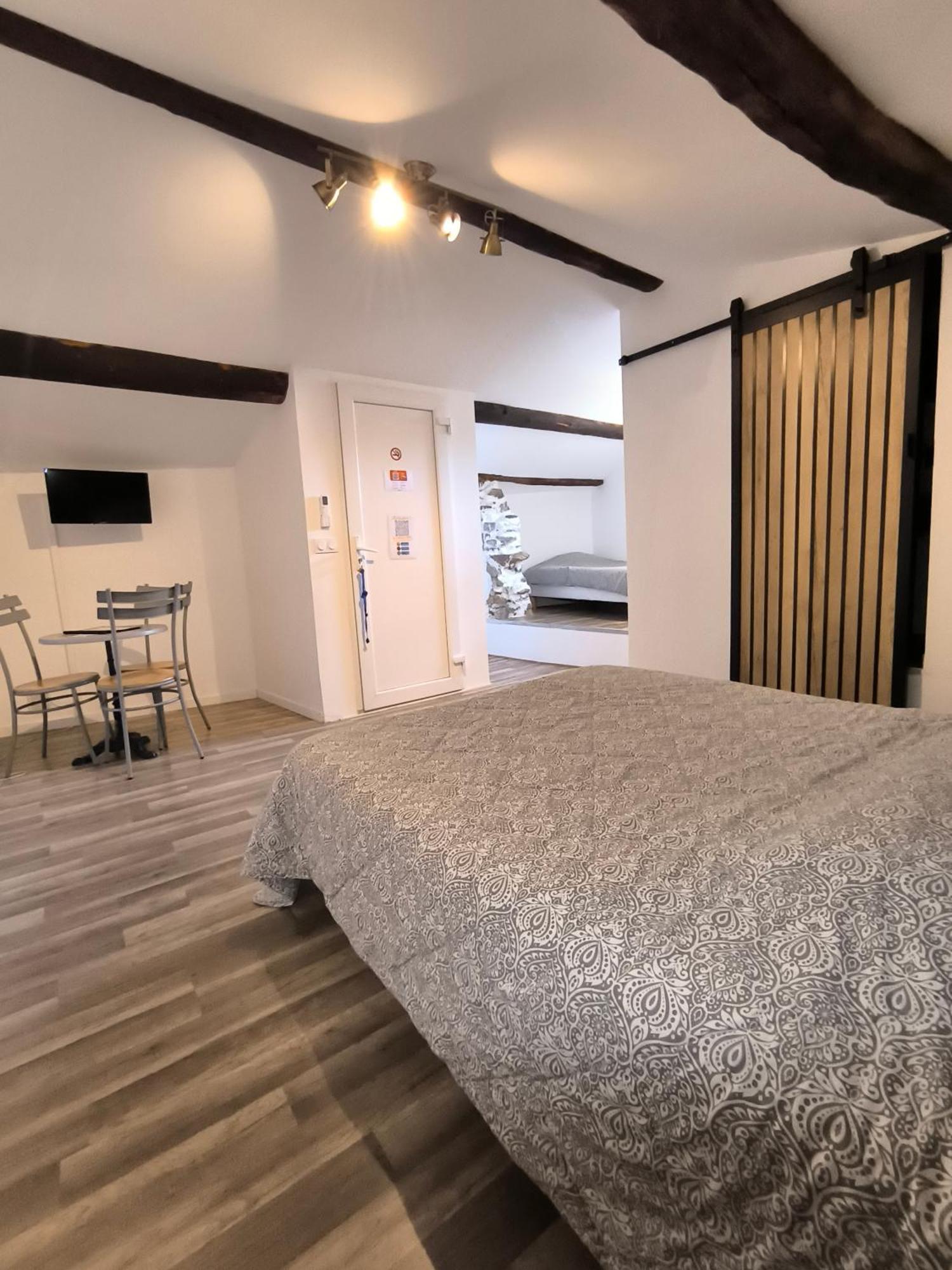 Pont-Eveque Houlala - Relais D'Etape - Chambres D'Hotes מראה חיצוני תמונה